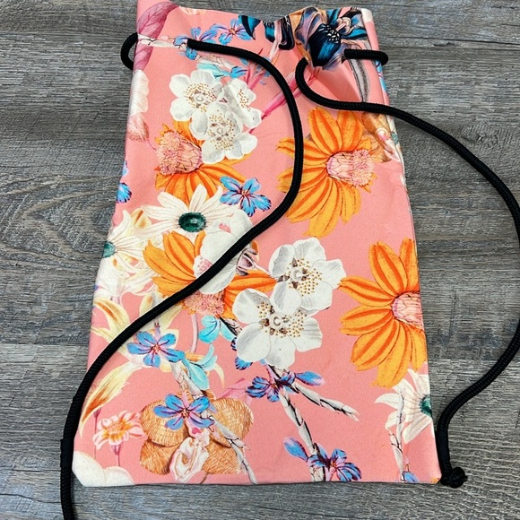Triangl Floral Neoprene Drawstring Backpack/Sling - Picture 3 of 6